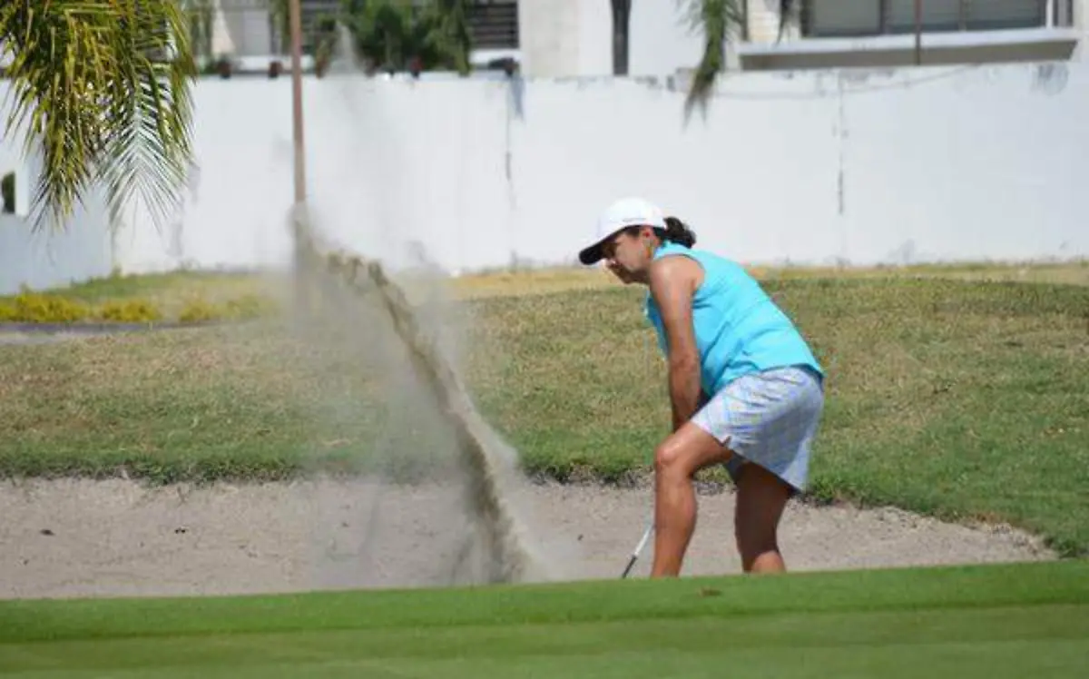 El Torneo se realiza en el campo del club Paraíso FOTOS ROGER MIXCOAC