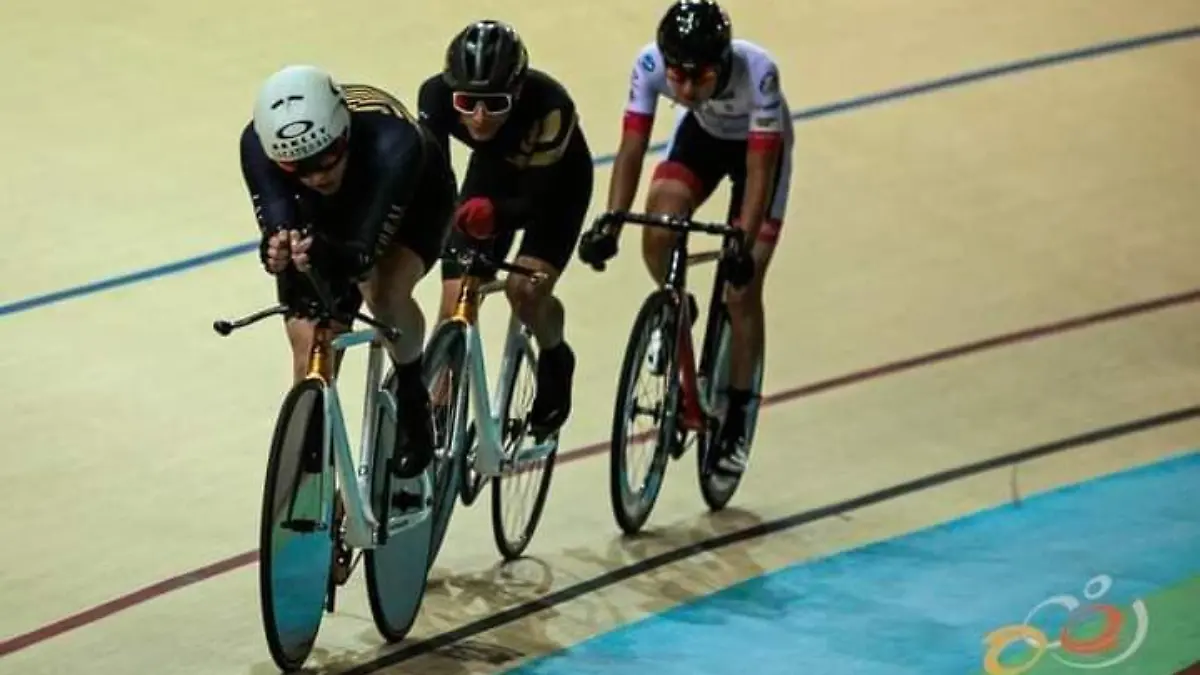 ciclistas-cuautlenses-bañan-oro-nacional-pista-xalapa-cortesia