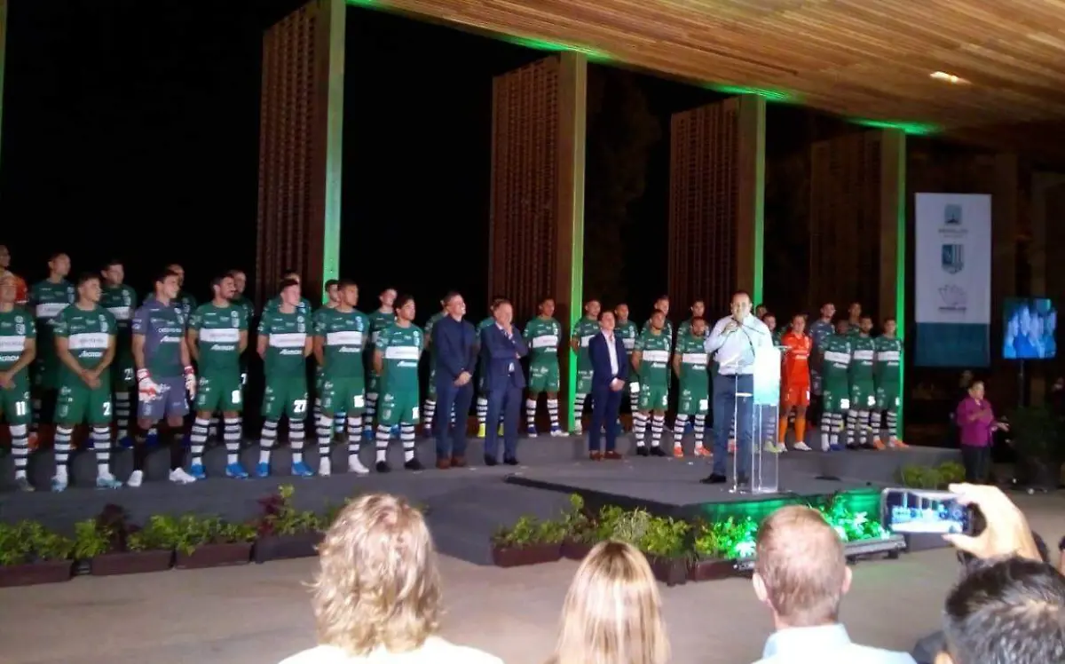 El gobernador acompañó a los integrantes del Club Atlético Zacatepec Haidee Galicia