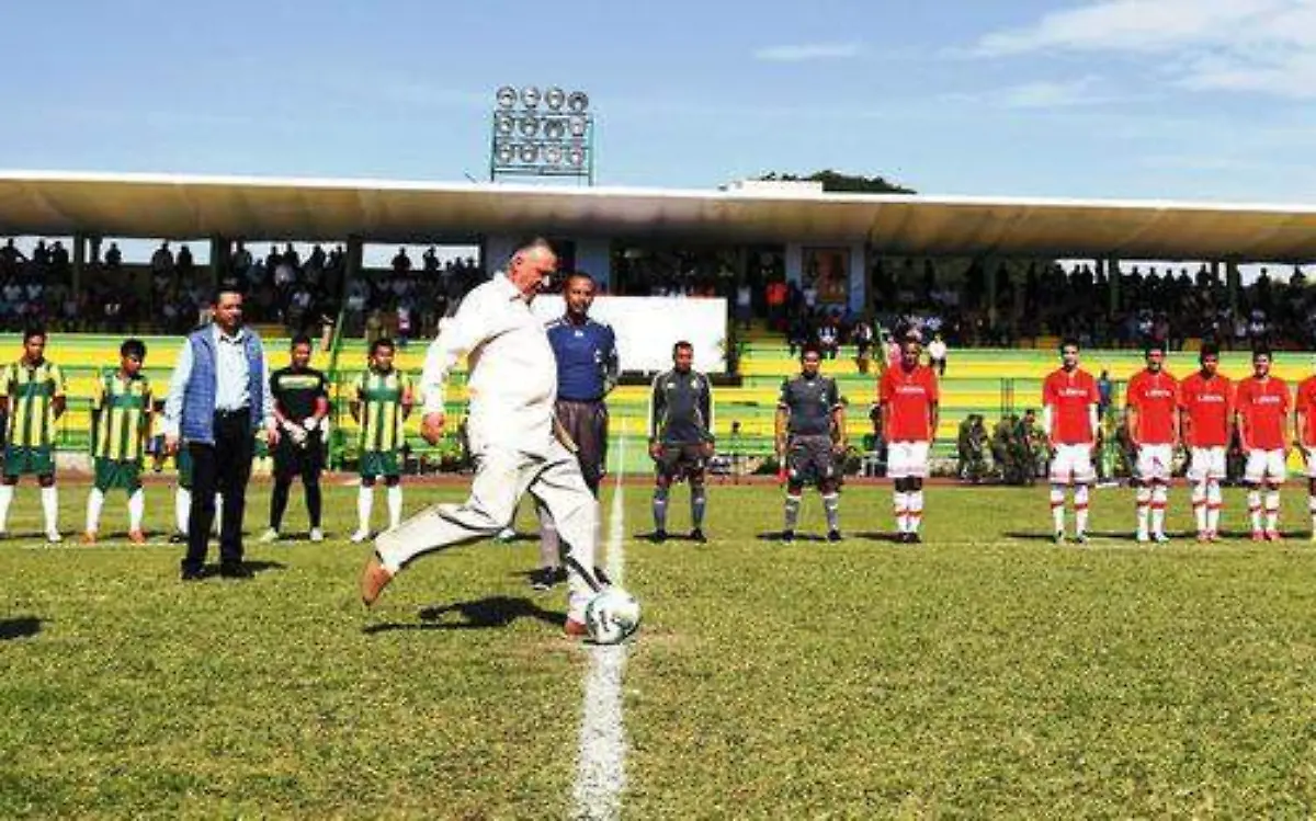 El año pasado el general Salvador Cienfuegos, entonces titular de la Sedena, dio la patada inicial del duelo entre Cuautla y la Selección de la SedenaCORTESÍA