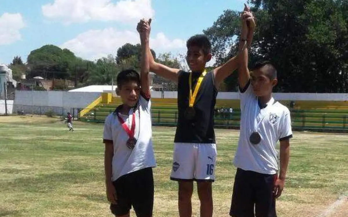 Jacob Manzo de Jojutla se impuso en los 300 metros varonil/ Óscar García