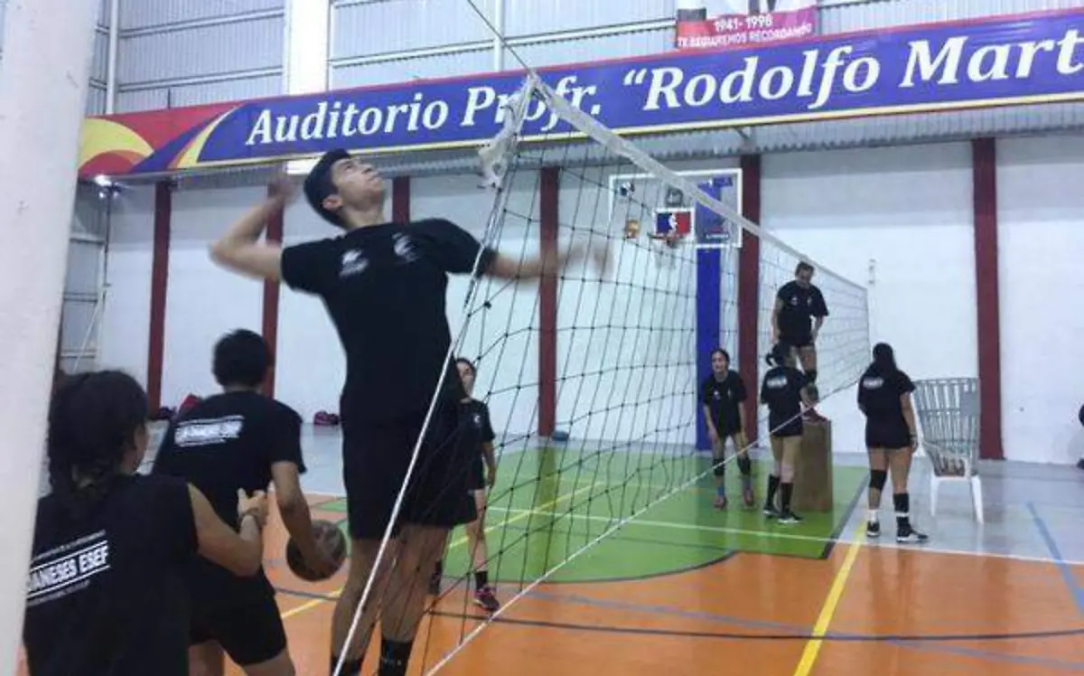 La posición que domina Andrés en el terreno de juego es la de acomodadorFOTOS ÓSCAR GARAGUI