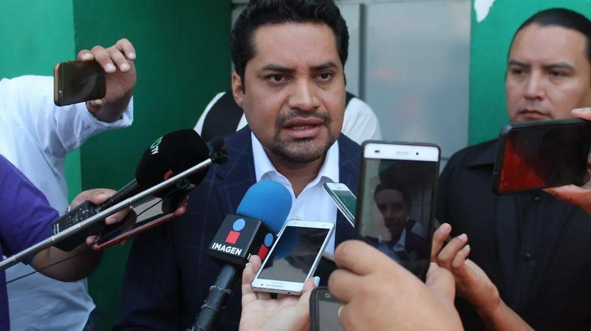 Representante legal de Cuautémoc Blanco