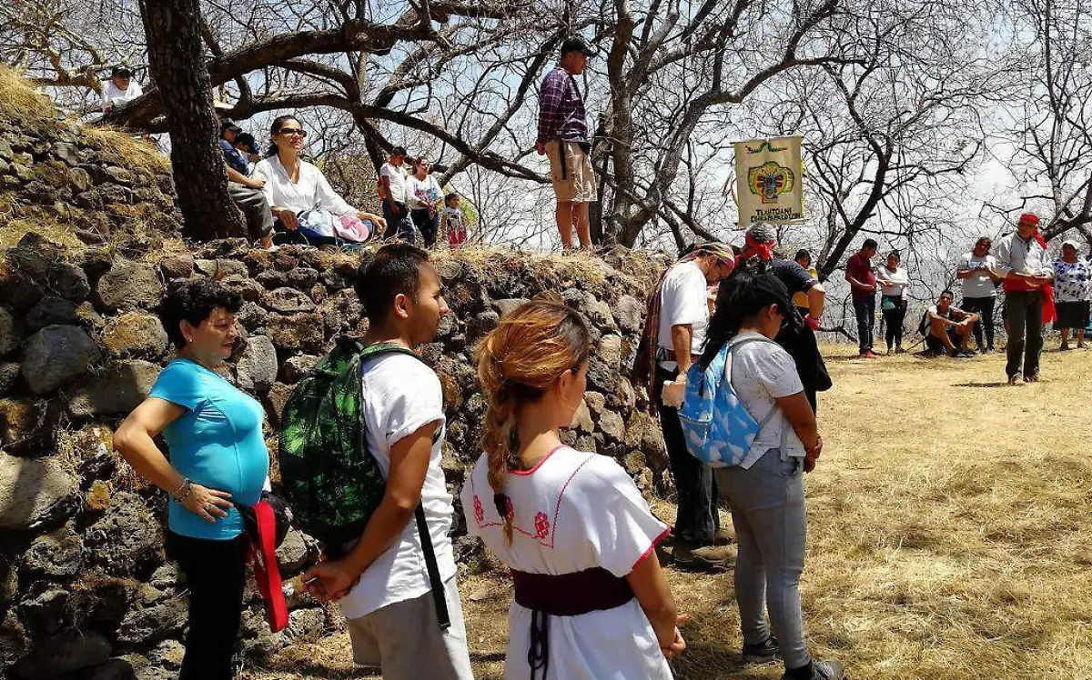 Habitantes de Tlayacapan y Tepoztlán continúan el camino hasta la Capilla de la iglesia de la colonia El Plan.