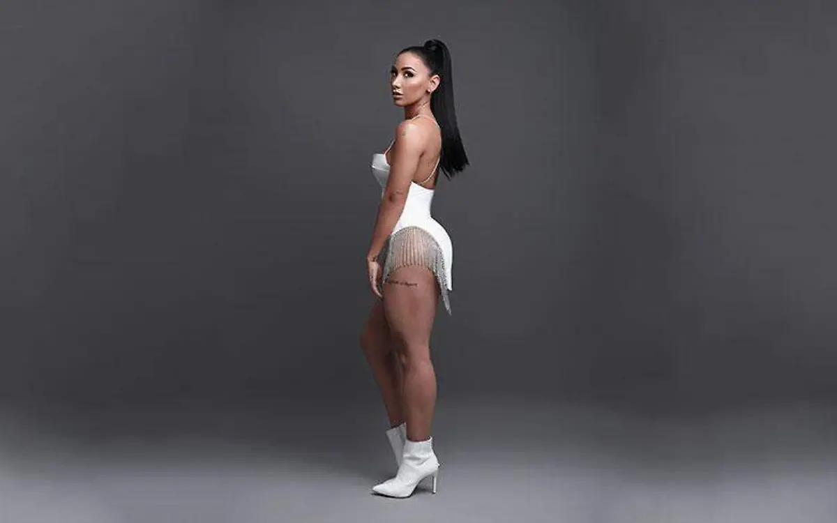 Perla Mont es presentadora de televisión en Estados Unidos