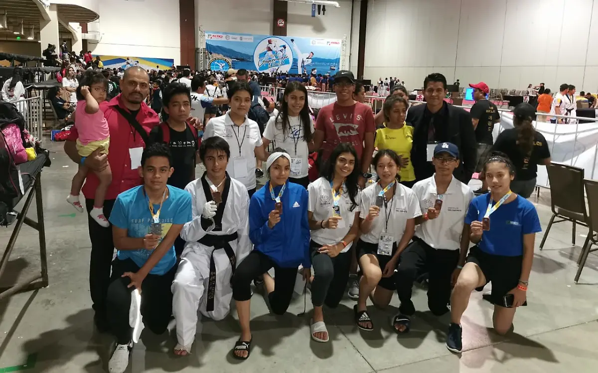 Los atletas del Team Salgado regresaron cargados de preseas al Morelos después de competir en el Estado de México CORTESÍA