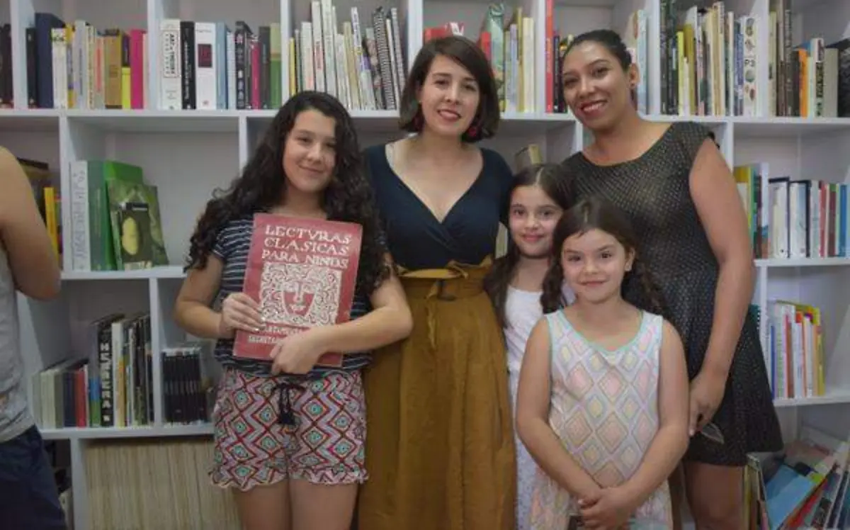 María Ramos y Mayarí Hernández recibieron a los visitantes Maritza Cuevas