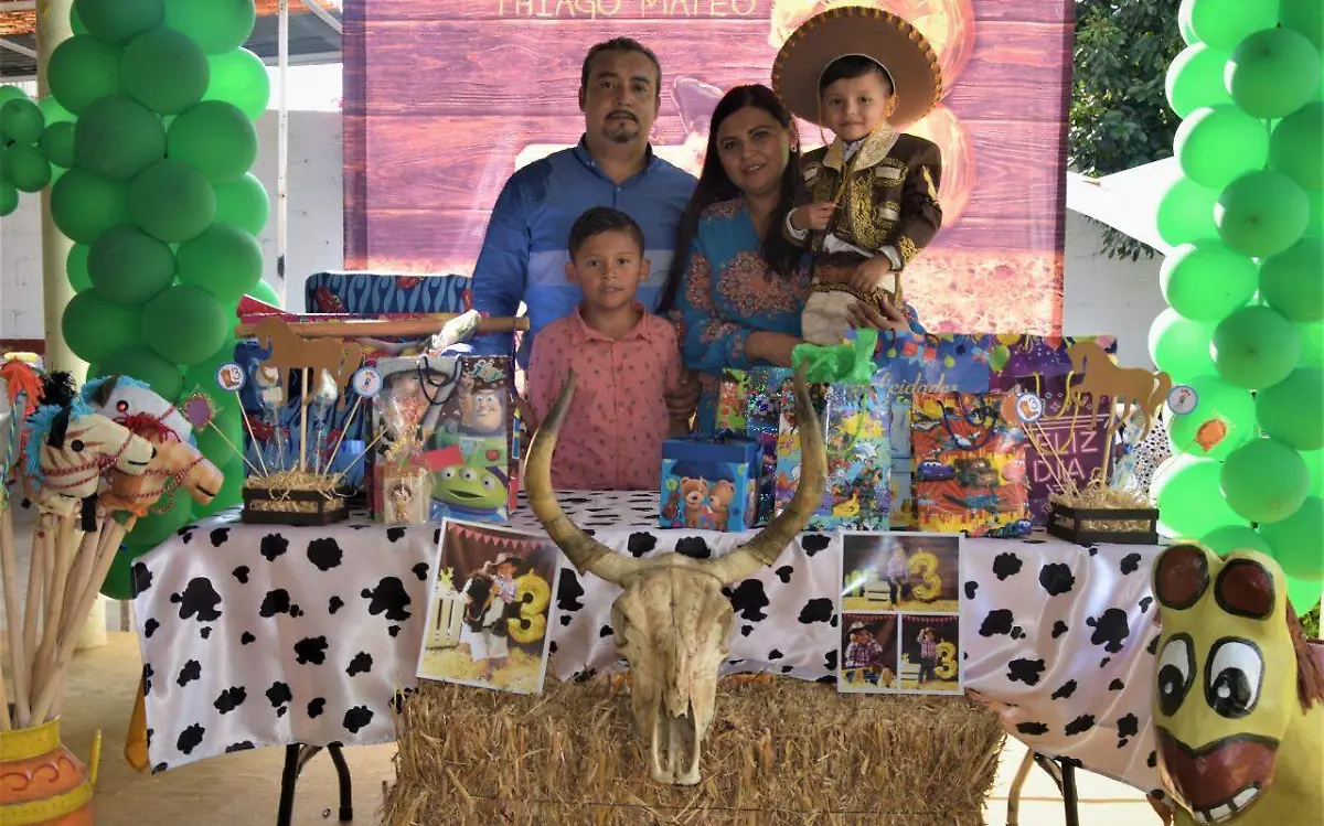 César Bahena, Karen Domínguez, Thiago Mateo y Alexandro Bahena Fotos Maritza Cuevas