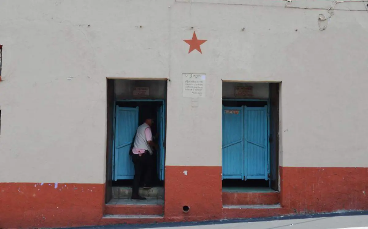 La cantina La Estrella tiene 102 años de tradición y es una de las favoritas de los parroquianos / Fotos: Froylán Trujillo