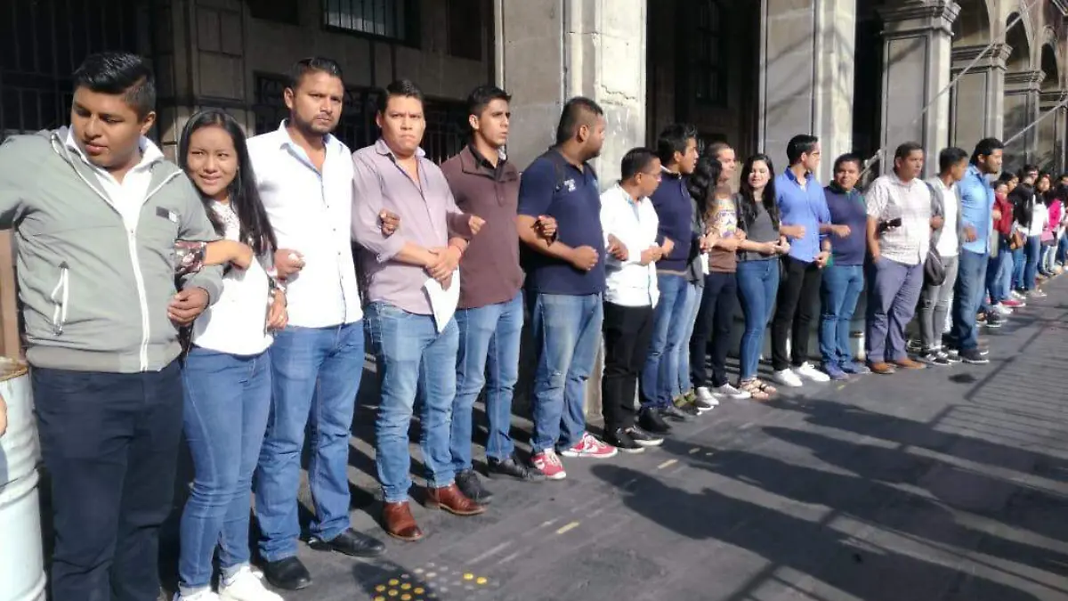 FEUM toma Palacio de Gobierno2