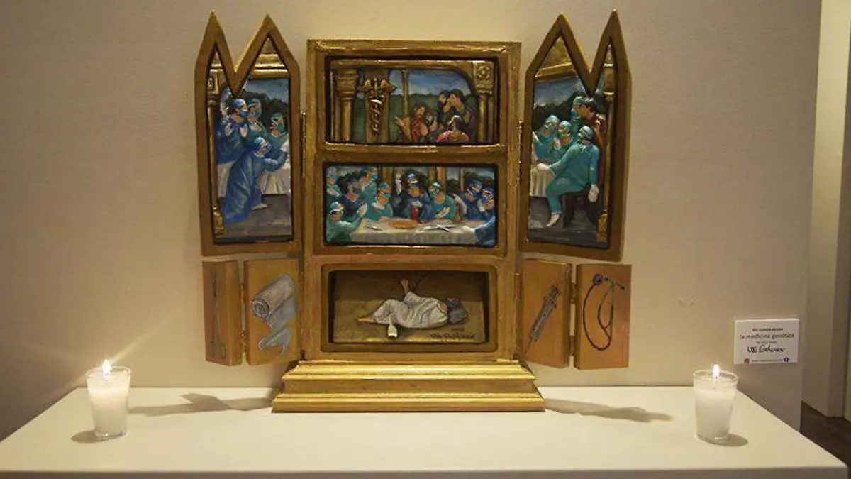 La artista colocó a los Nuevos Dioses en distintos altares.