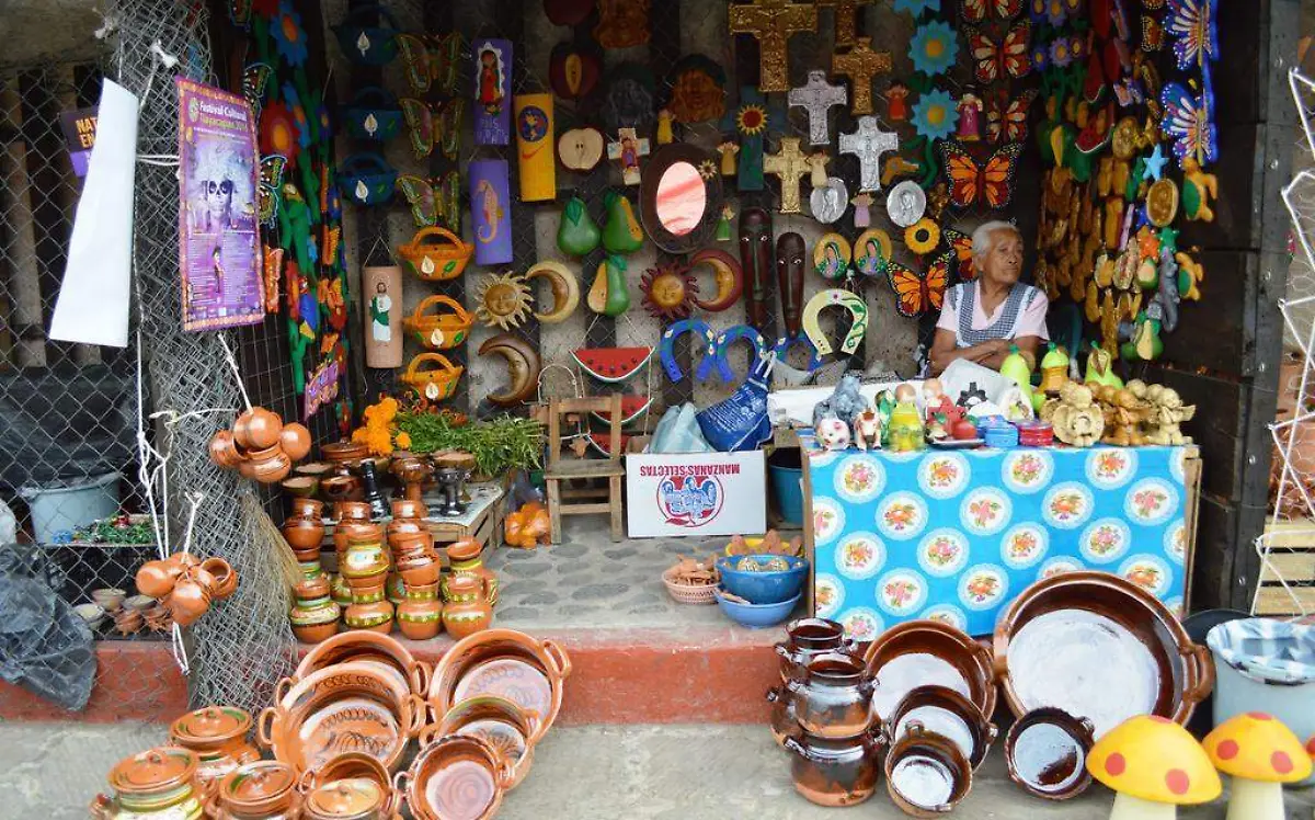 Alfareros de Tlayacapan comenzaron a ofertar productos de cerámica ante la demanda de los turistas / Fotos: Gudelia Servín