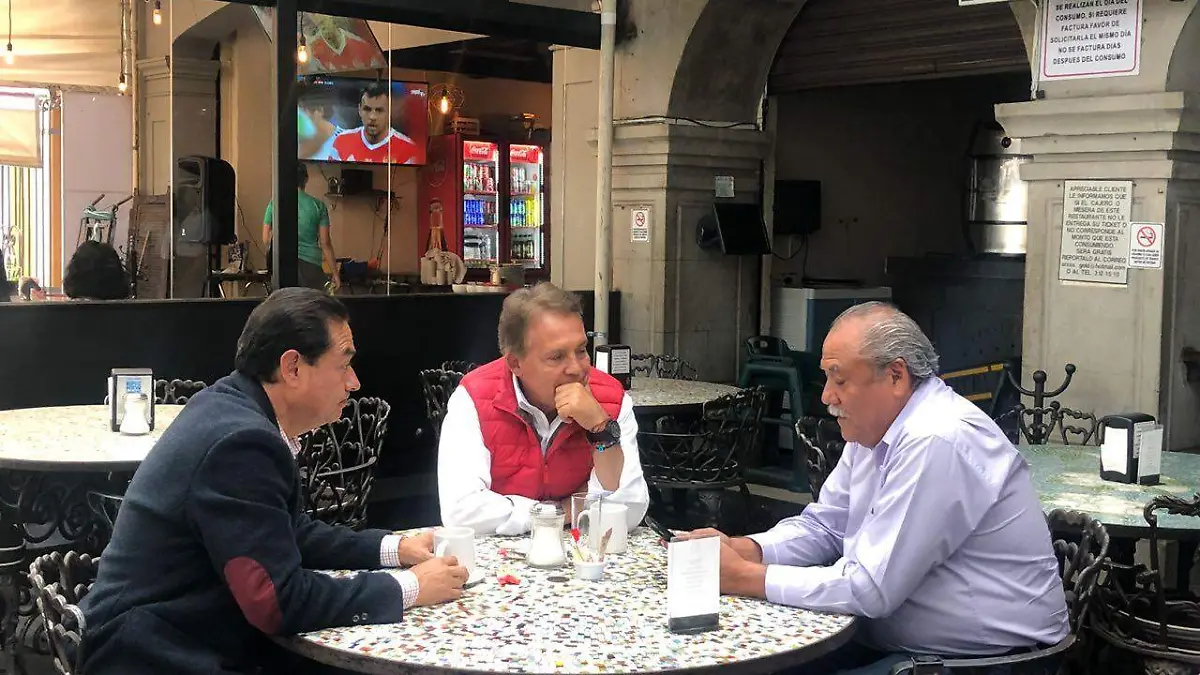 Víctor Caballero, Jorge Meade y Fidel Demédicis en Los Arcos