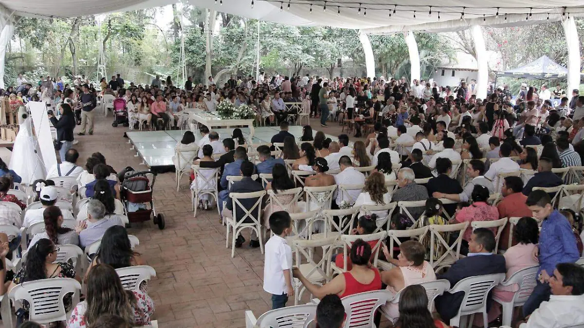 Unen sus vidas en matrimonio