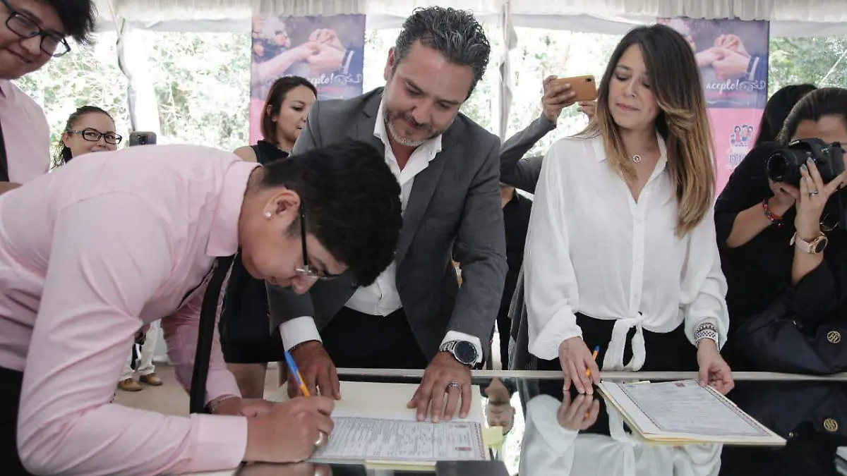 Unen sus vidas en matrimonio