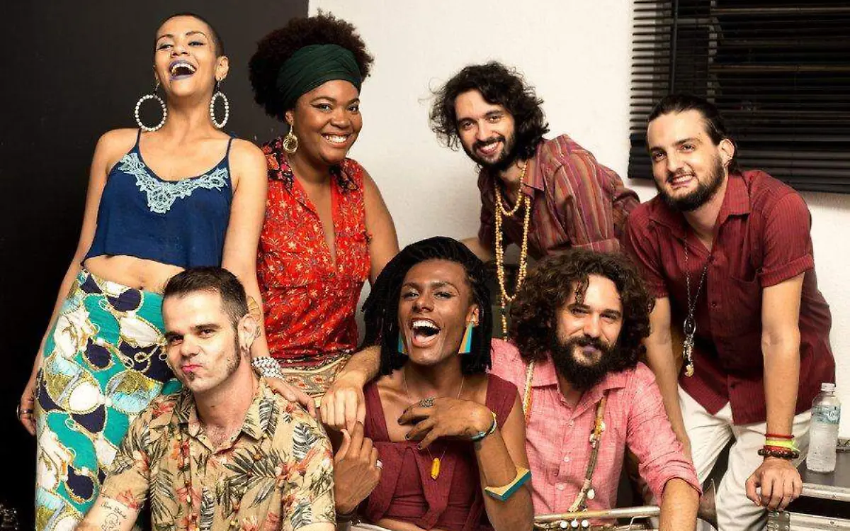 Liniker e os Caramelows