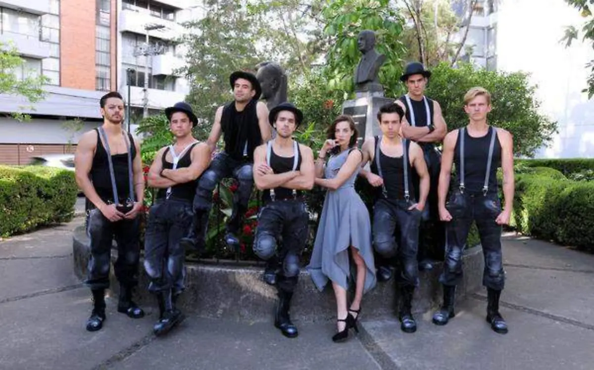 Elenco de La Naranja Mecánica- ADRIÁN VÁZQUEZ