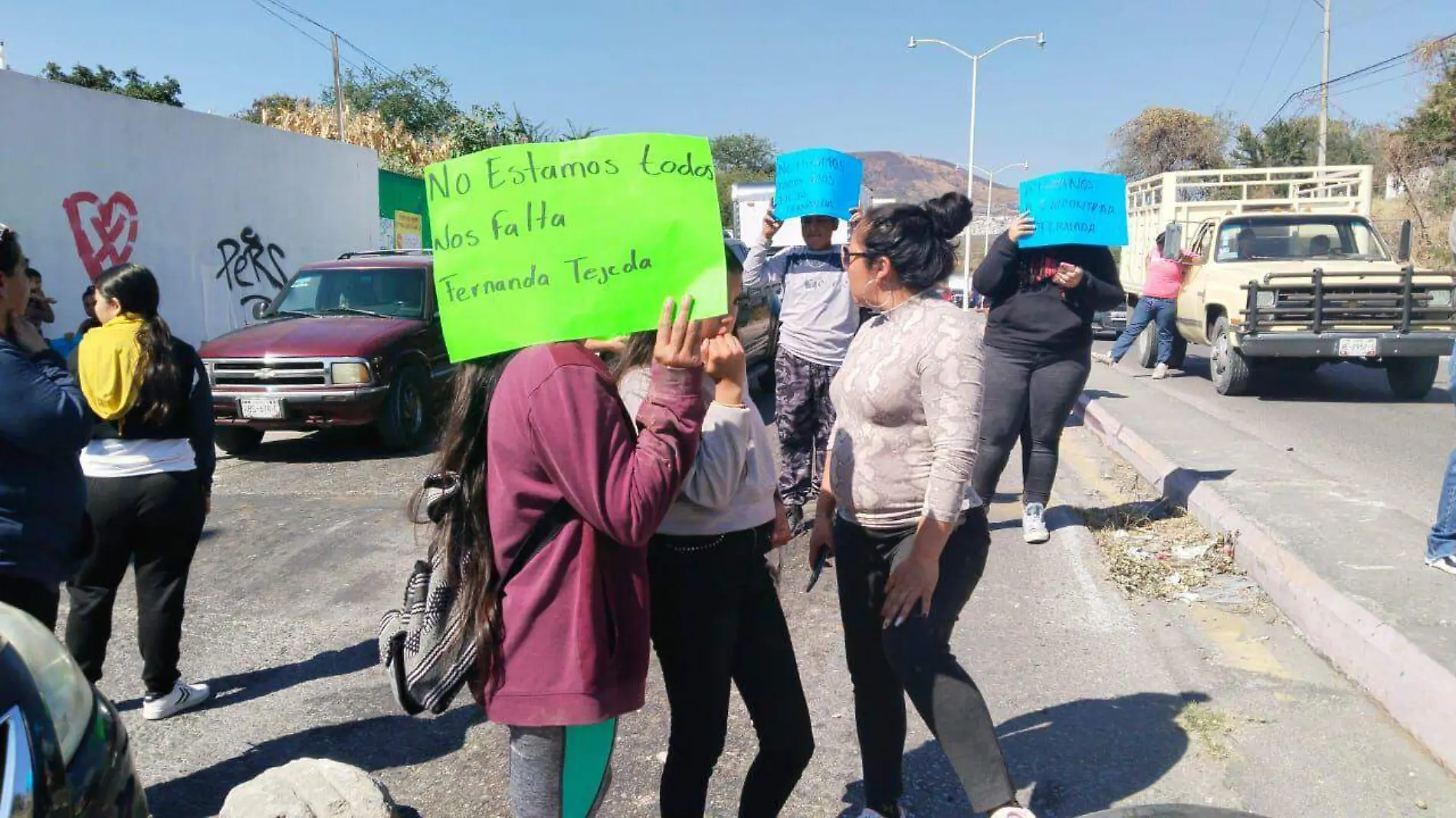 Familias-bloquean-calles-por-desaparecida