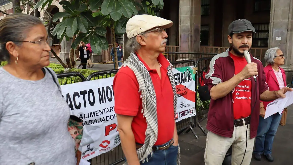 integrantes-de-la-CIDHM-en-un-mitin-en-Cuernavaca