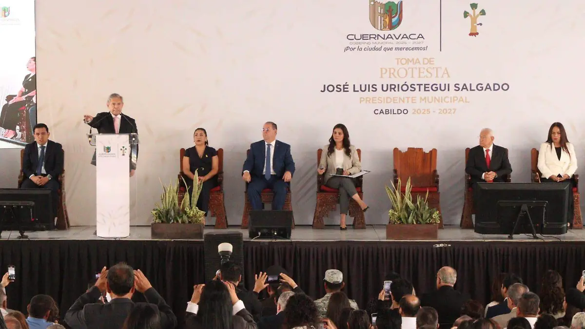 José Luis Urióstegui-toma de protesta