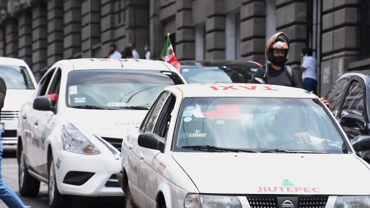 taxis-circulan-en-el-centro-archivo