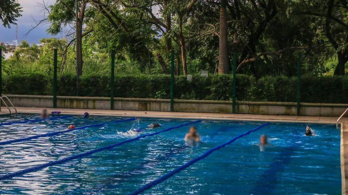 alberca-semiolimpica-casa-lazaro-cardenas