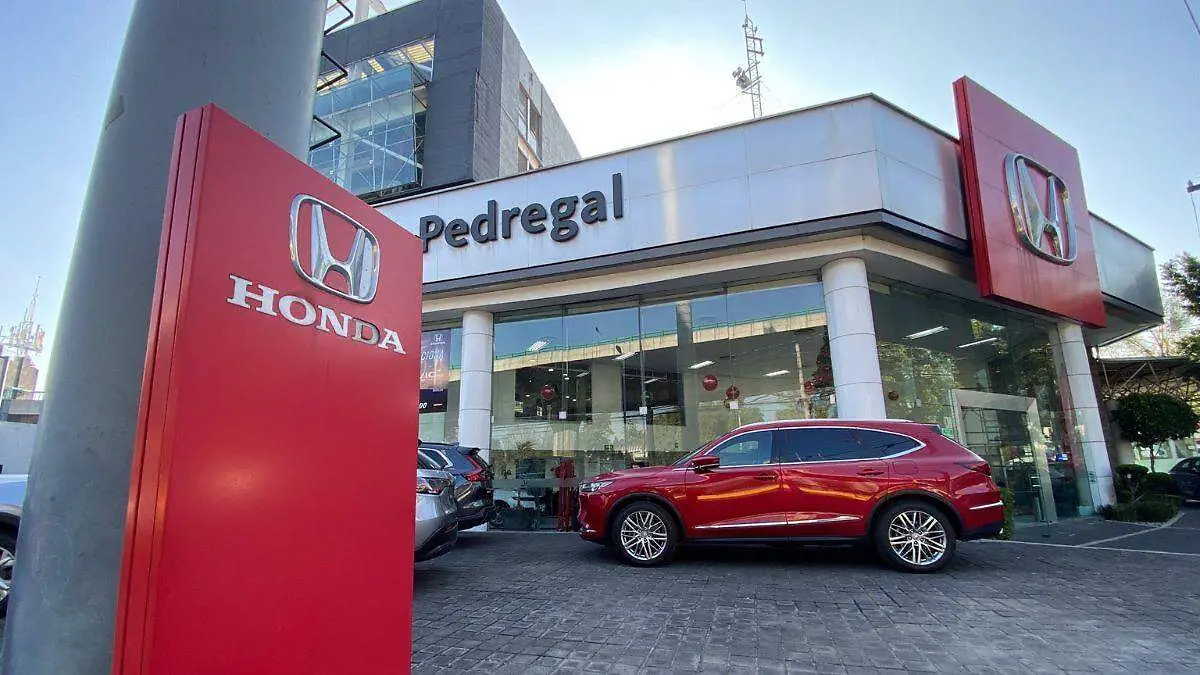 Sheinbaum descarta salida de automotrices del país