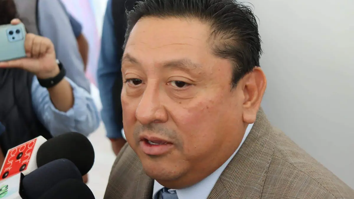 uriel-deficit1-luis-flores