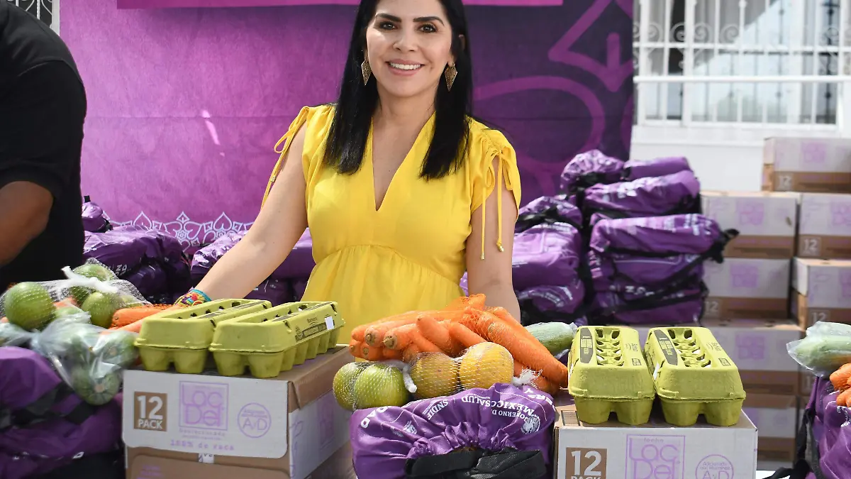 Presidenta-DIF-Jiutepec-entrega-alimentos