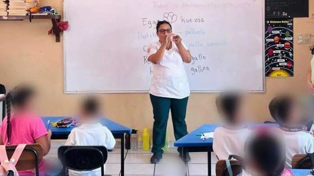 enfermera-imss-morelos-frente-alumnos-vida-saludable