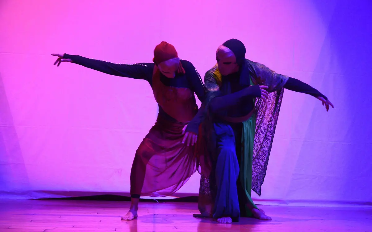 obra-de-teatro-la-hojarasca-del-tiempo-1