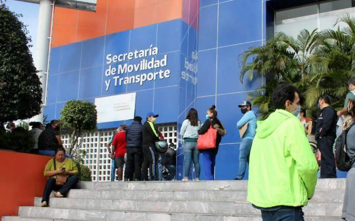 AGUS-F3E El secretario de Movilidad y Transporte en Morelos, dijo que durante enero 70 mil unidades han realizado el refrendo. (5)