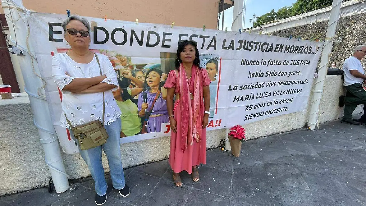 luisa-villanueva-exige-justicia-a-las-afueras-del-poder-judicial