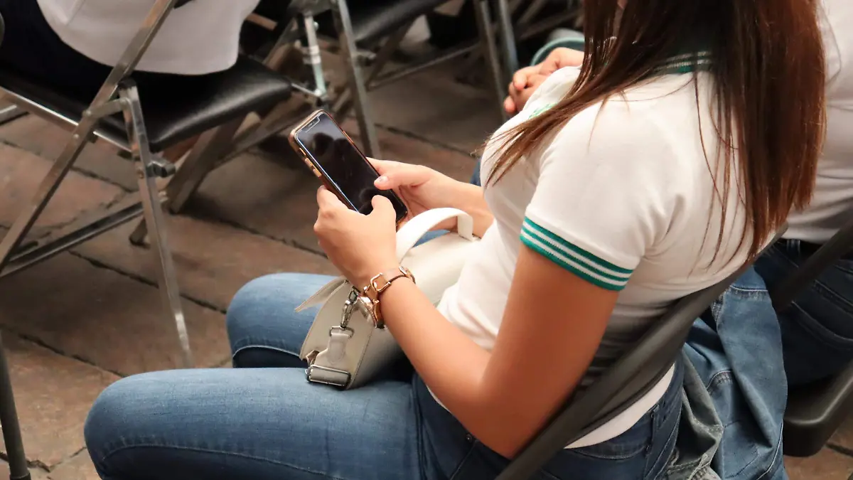jóvenes-en-redes-sociales-tiktok
