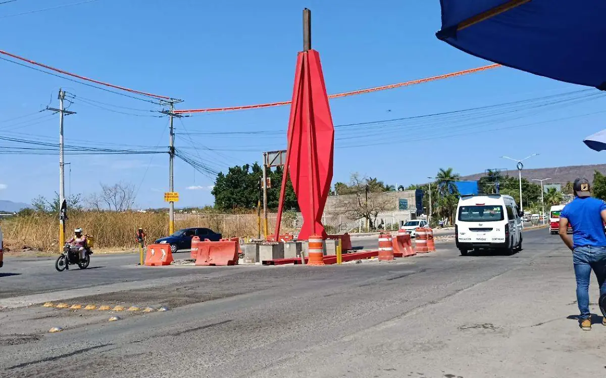 colocación-de-estatua-del-ave-fénix-en-jojutla