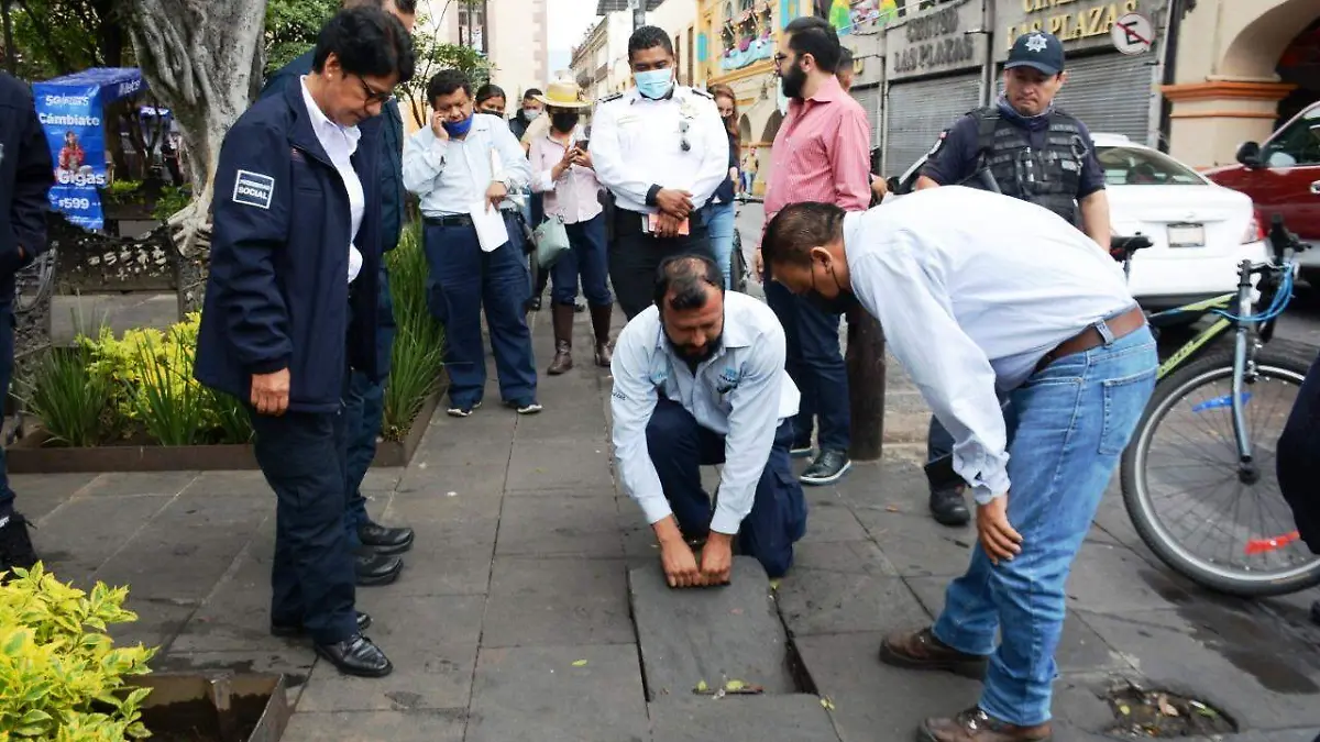 En Cuernavaca roban alcantarillas