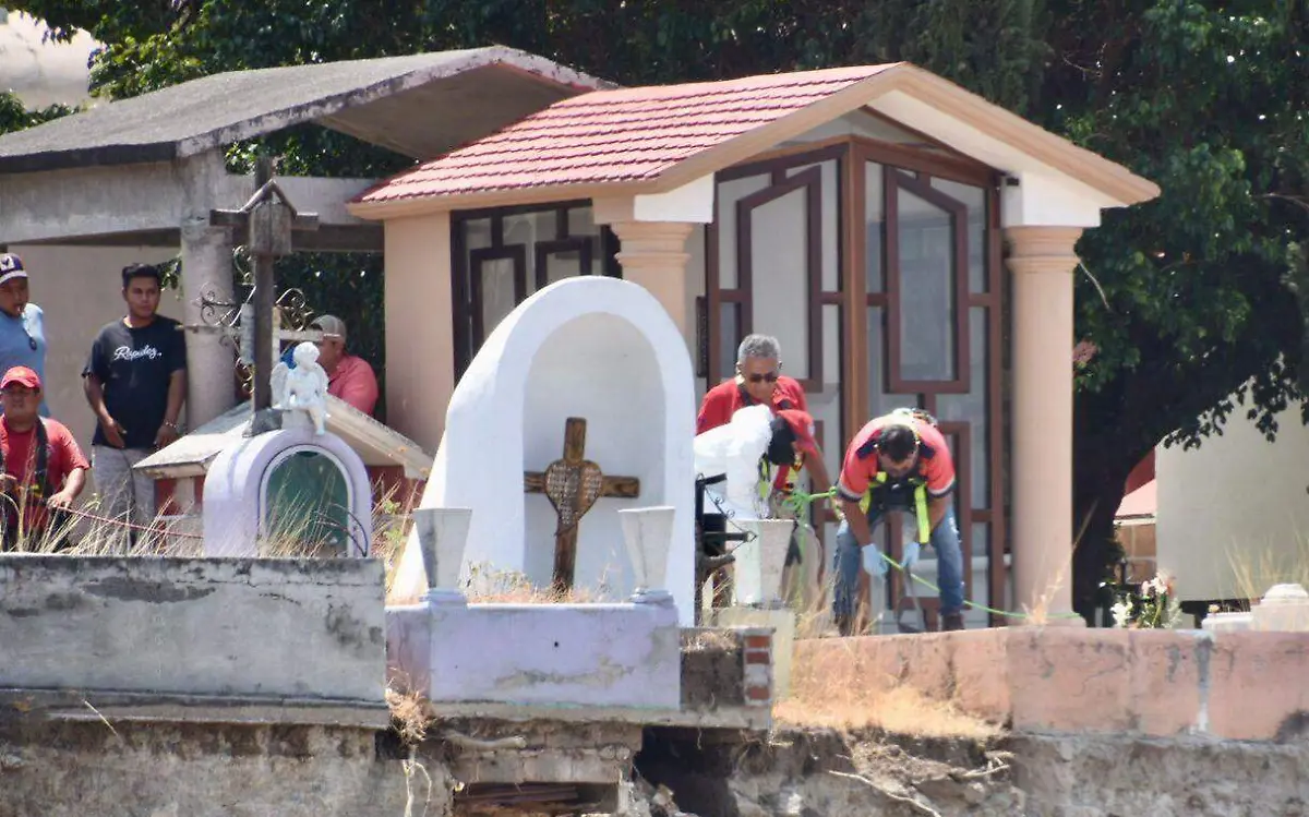 exhumación-de-tumbas-froylán