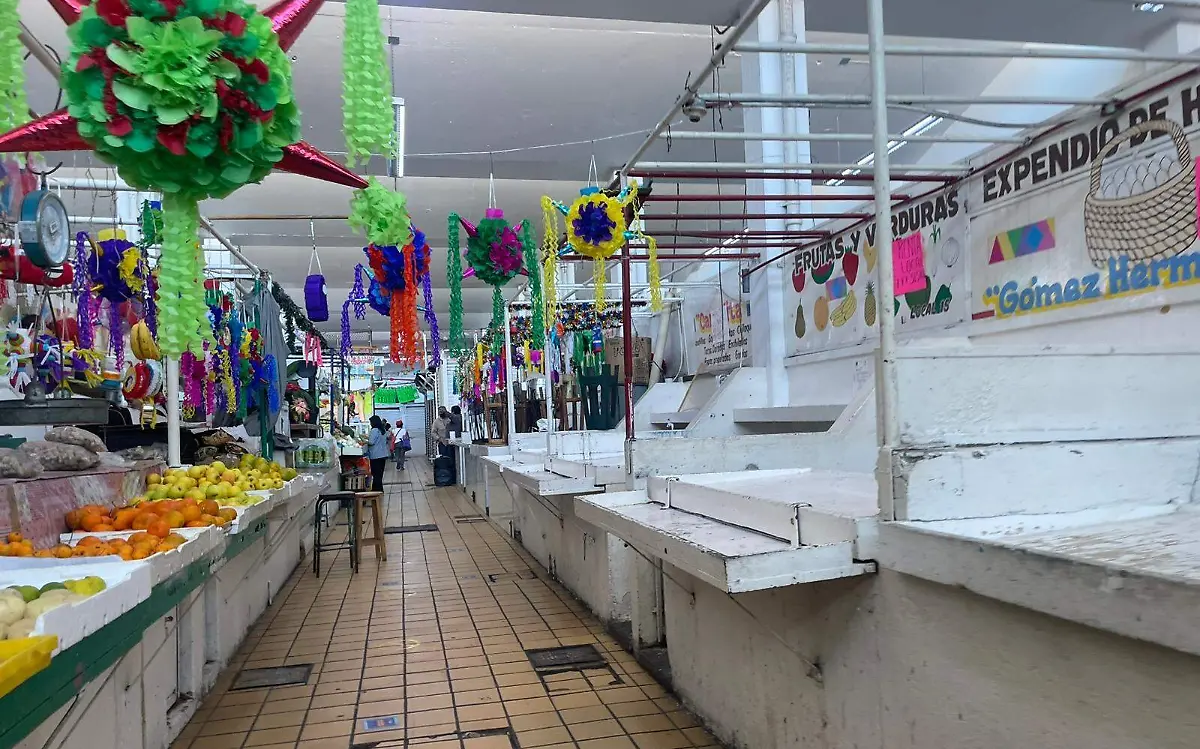 AGUS-F9R mercados periféricos que se encuentra bajo su dirección, siendo solo el de la colonia Antonio Barona, 18 de septiembre, el que muestra un mayor abandono. (2)