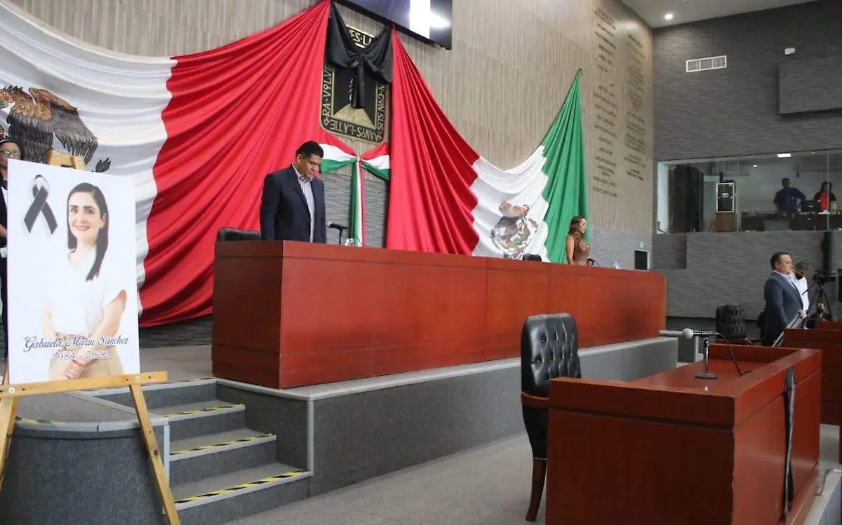 minuto-de-silencio-por-diputada-marin-en-congreso-morelos
