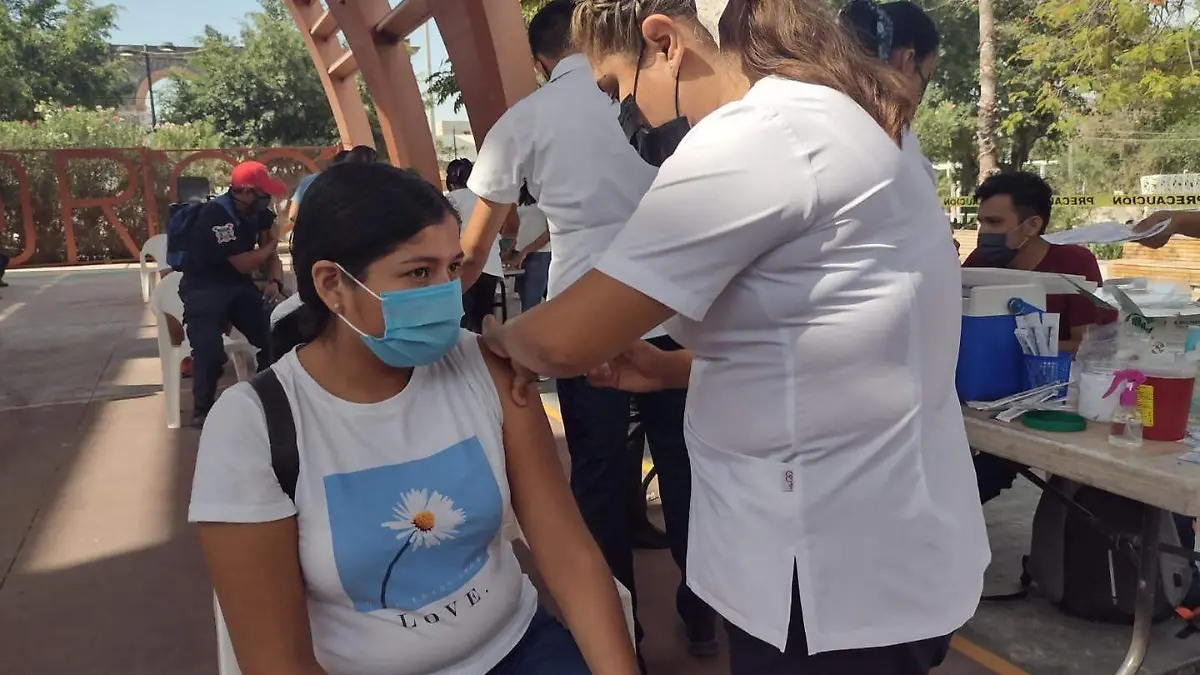 Jojutla aplican a los de 18 años en adelante, refuerzo contra Covid-19