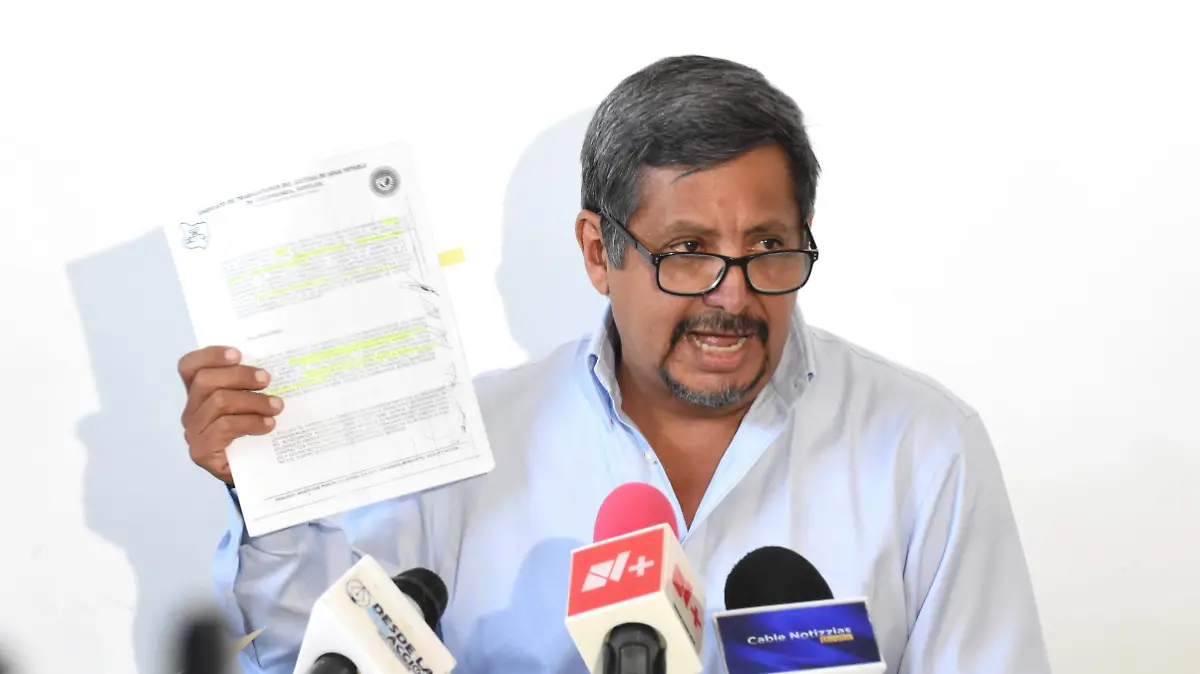 FROY-F07A En conferencia de prensa el comisario del SAPAC, Eleael Acevedo Velázquez (2)