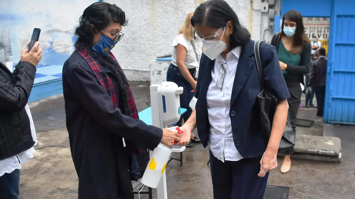 iebem-gel-cubrebocas-froylan