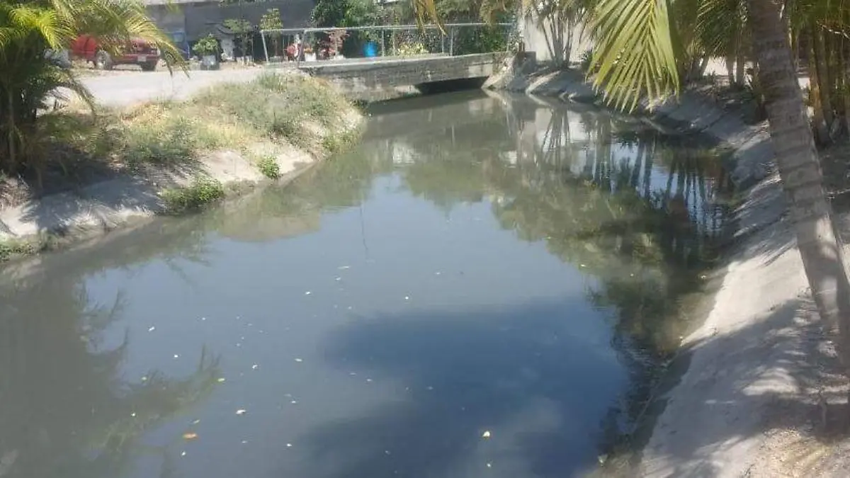 canal-de-agua-en-zacatepec