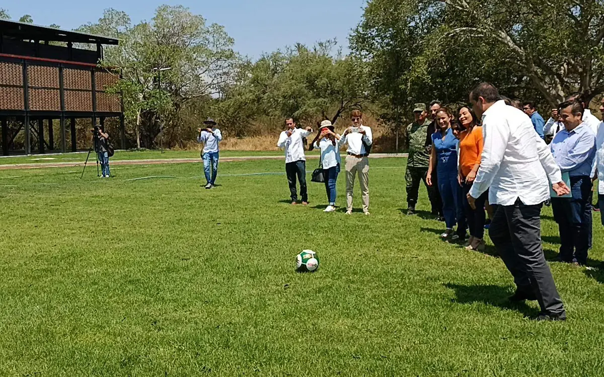 cuauhtémoc-blanco-fomenta-el-deporte-en-los-jóvenes
