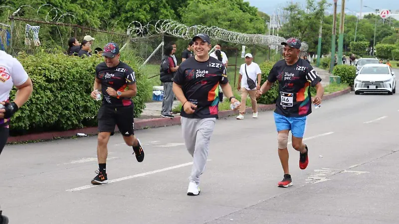 Alcalde-Jiutepec-participa-carrera