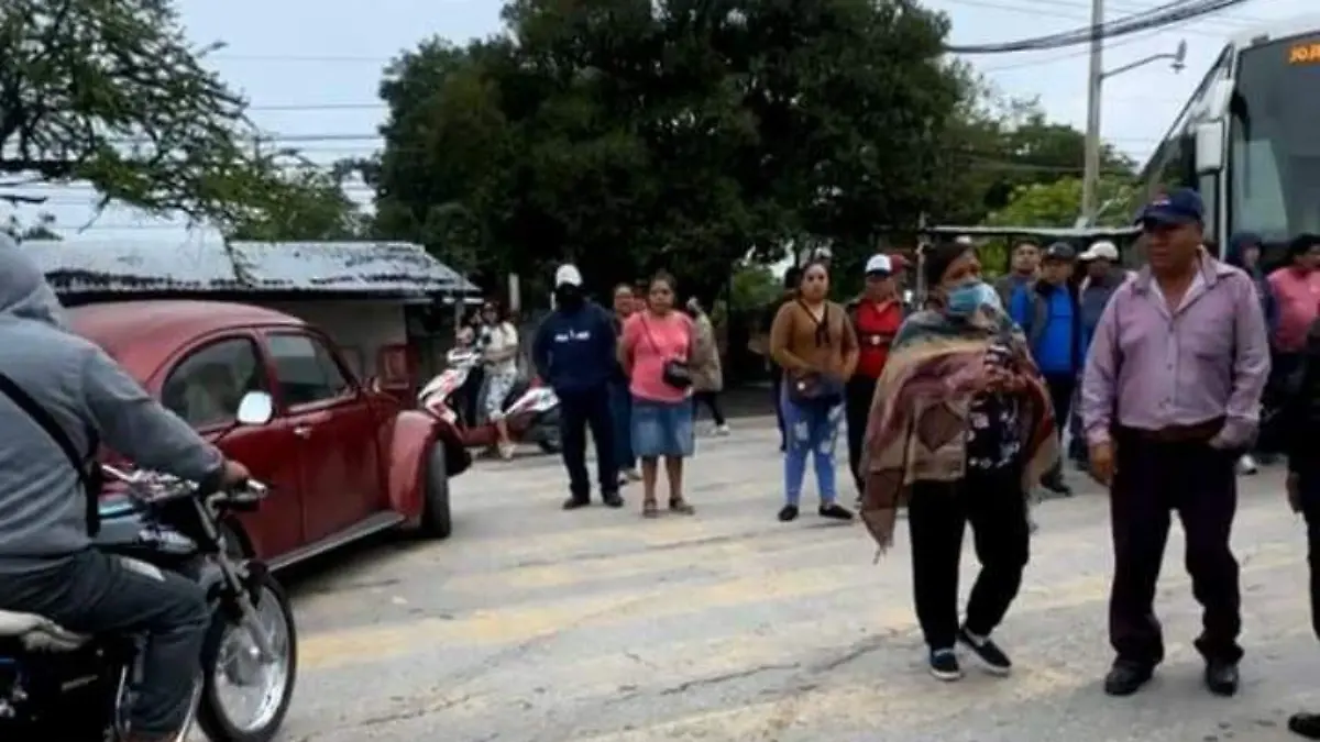 bloqueo-xoxocotla-transportistas (2)