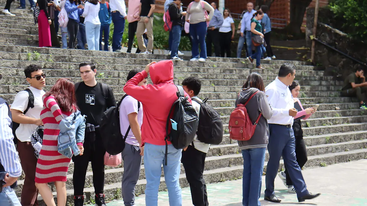 estudiantes-universitarios1-luis-flores