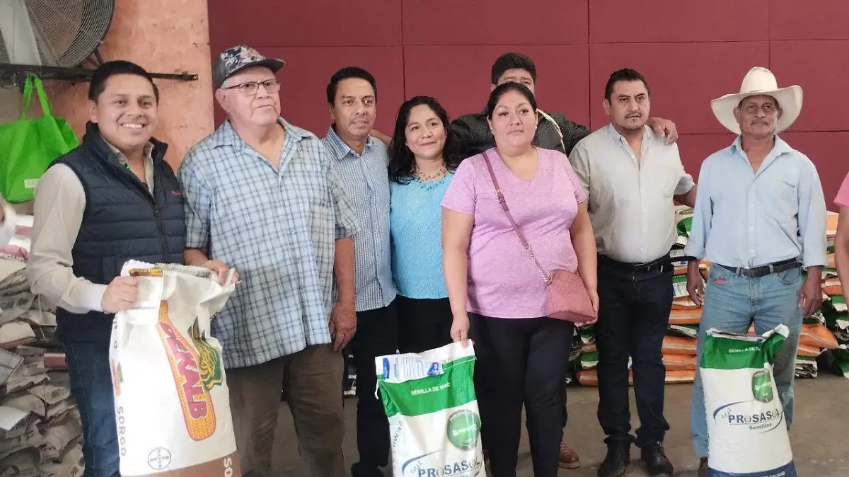 entregan apoyos a ejidatarios de Jojutla