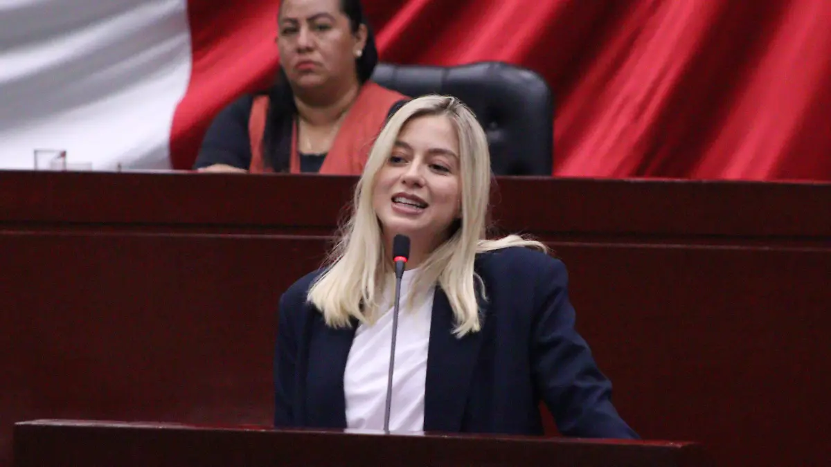 andrea-deuda2-luis-flores