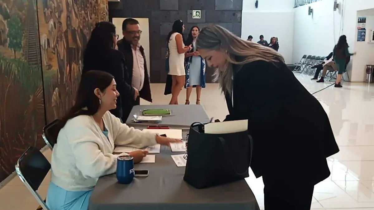 aspirantes a la CDHM en entrevista con diputados